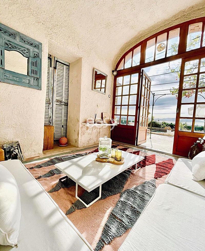 Exotic villa available for rental for professional photo shooting in Marseille, FRANCE